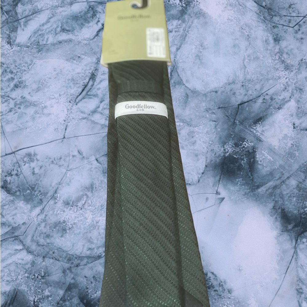 Goodfellow & Co Green Classic Tie with Diagonal Texture - Picture 3 of 4